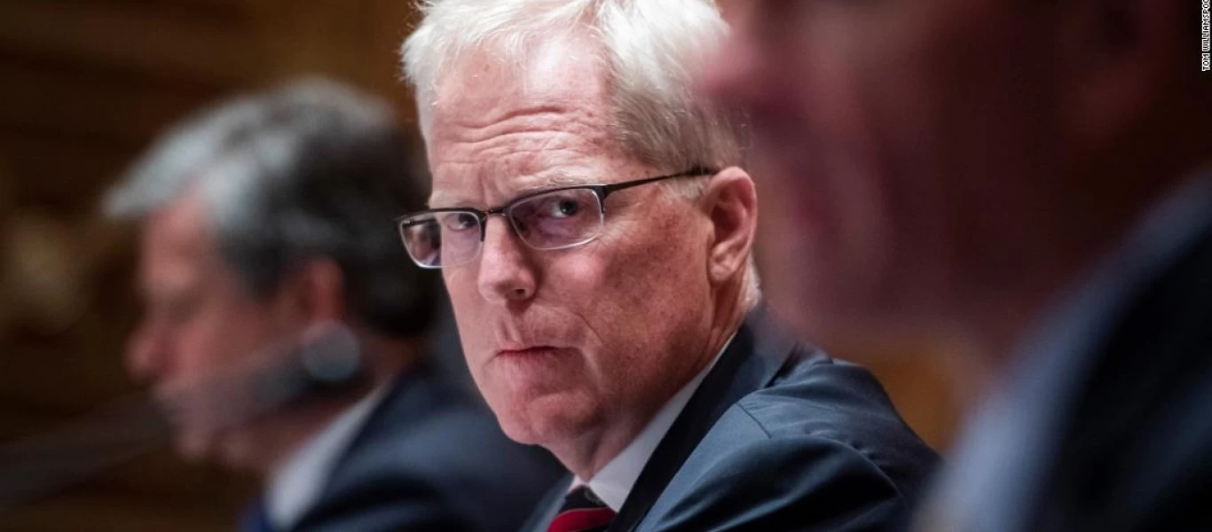 Ο μεταβατικός υπ. Άμυνας των ΗΠΑ εμβολιάστηκε μπροστά στις κάμερες (βίντεο)